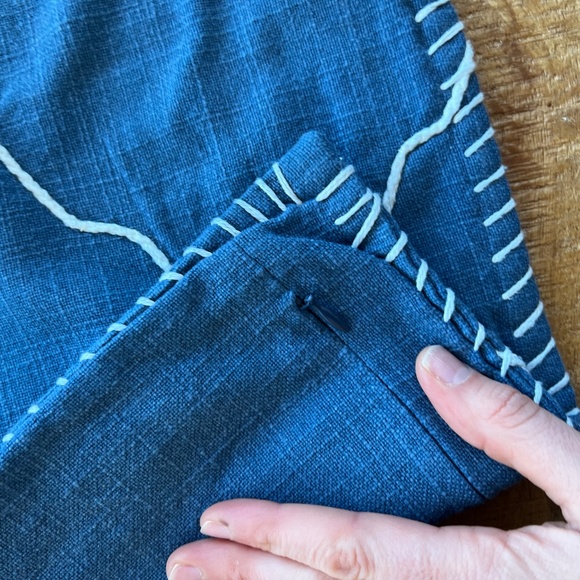 pottery barn 22 X 22 pillow navy with white threading detail - Picture 3 of 8